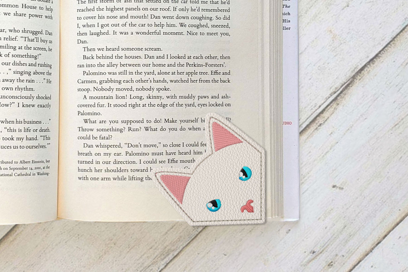 Realistic Cat Face Corner Bookmark ITH Applique Embroidery File