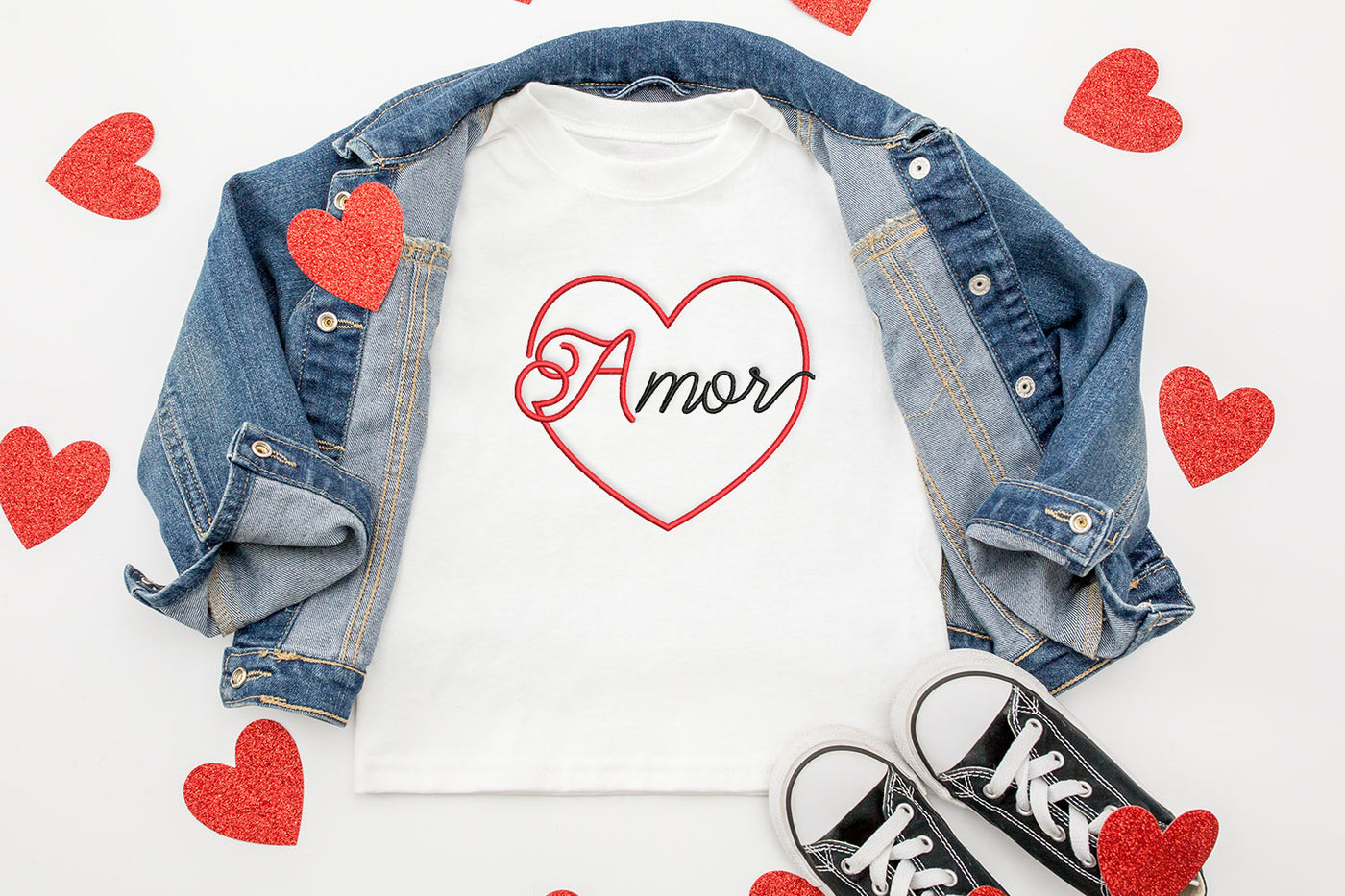Amor script heart embroidery design