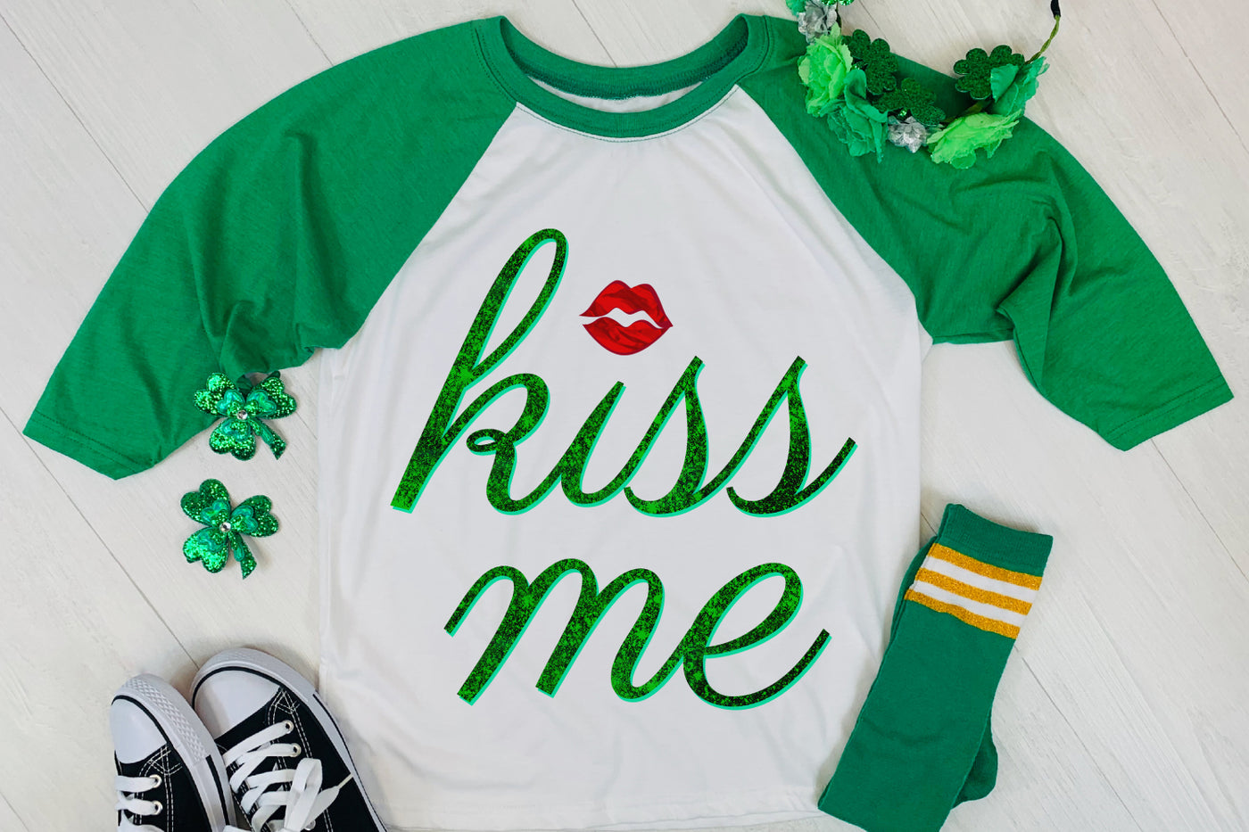 Kiss me sublimation design with lips dotting the i