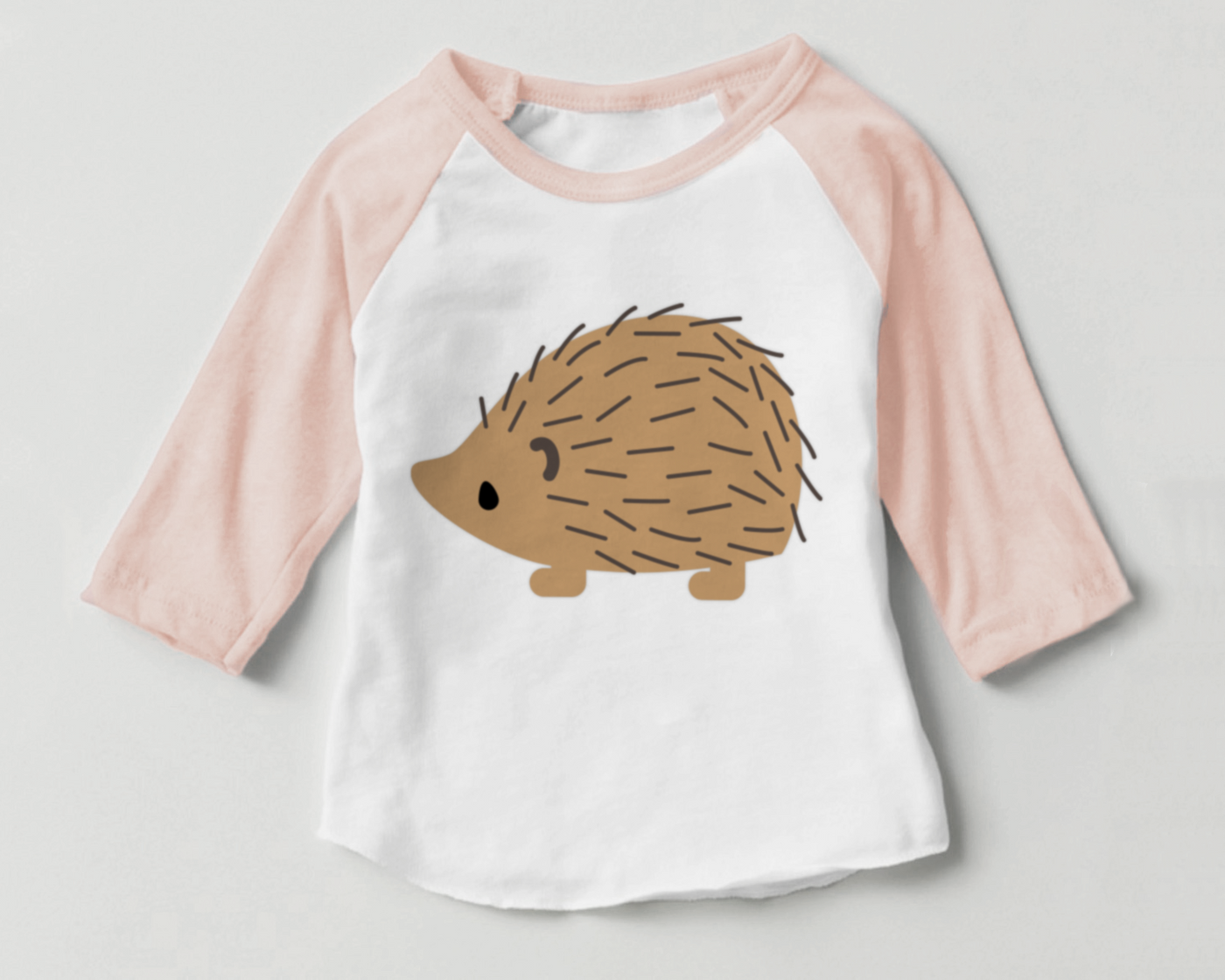 Raglan shirt with a hedgehog design