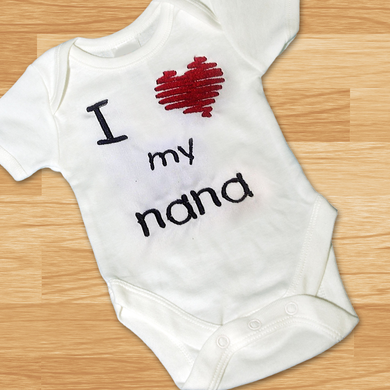 Embroidered design that says "I heart my nana."